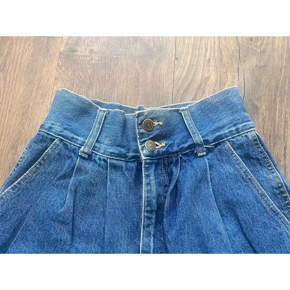 VTG Not Guilty High Rise Pleated Shorts - Picture 3 of 7